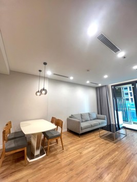 Chính chủ bán gấp căn 2PN hướng Đông Nam, DT 75m2 full nội thất xịn nhập khẩu sổ lâu dài